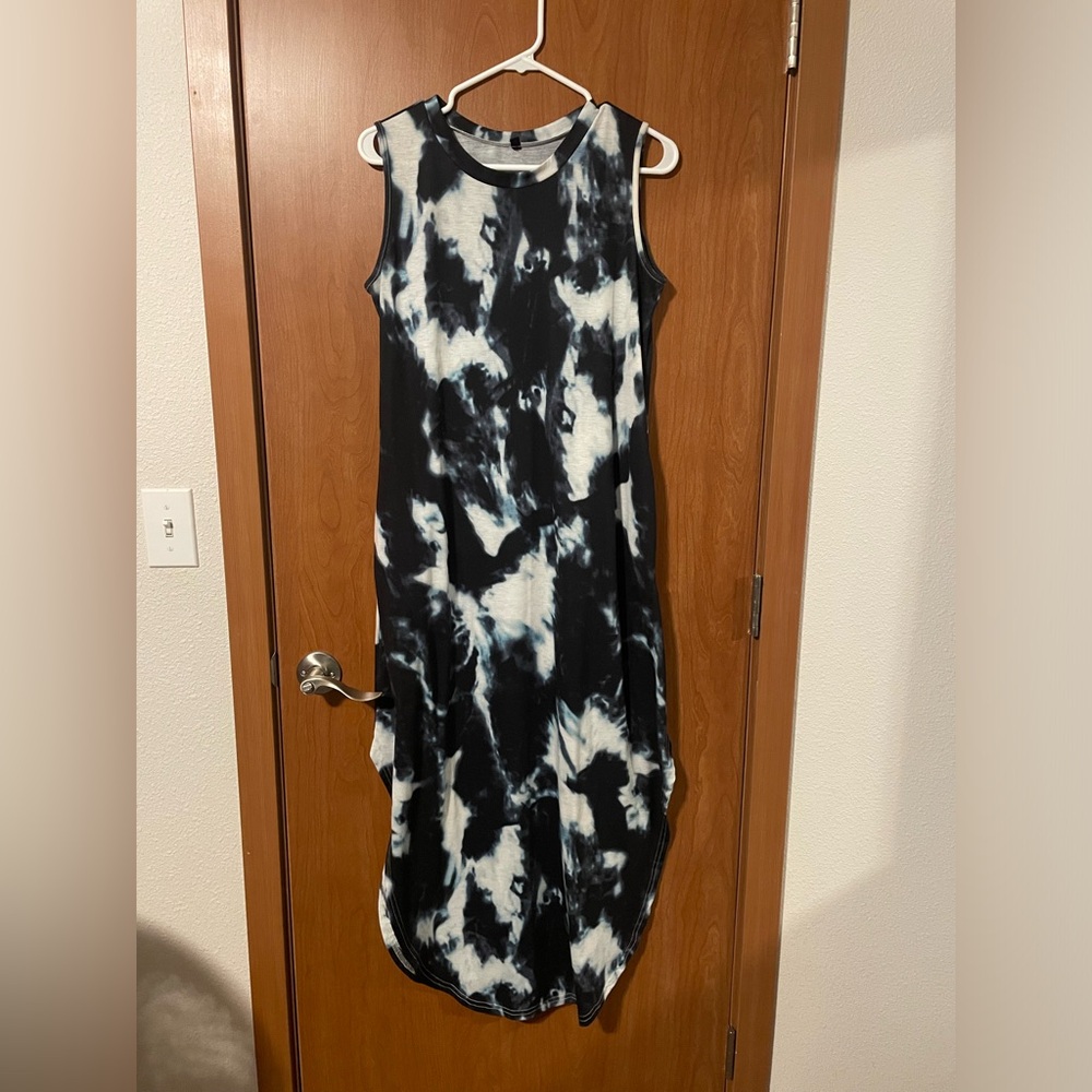 Casual sleeveless summer dress size Medium
